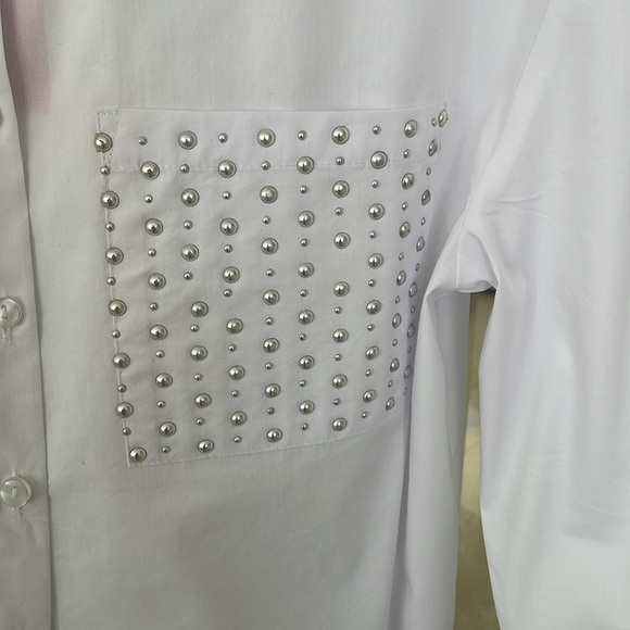 NWT REMI JAMES NYC WHITE SILVER STUDDED BLOUSE - Picture 2 of 5